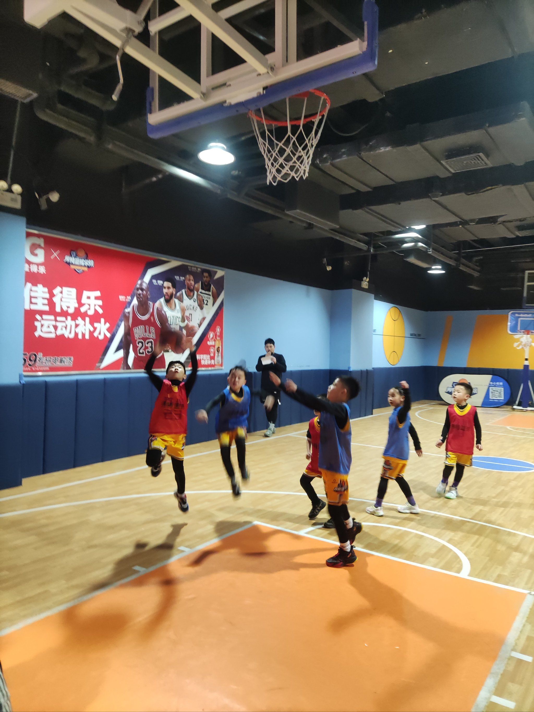 AYX SPORTS-热火新秀表现惊艳，全场观众掌声不断，中心直接的是.的简单介绍